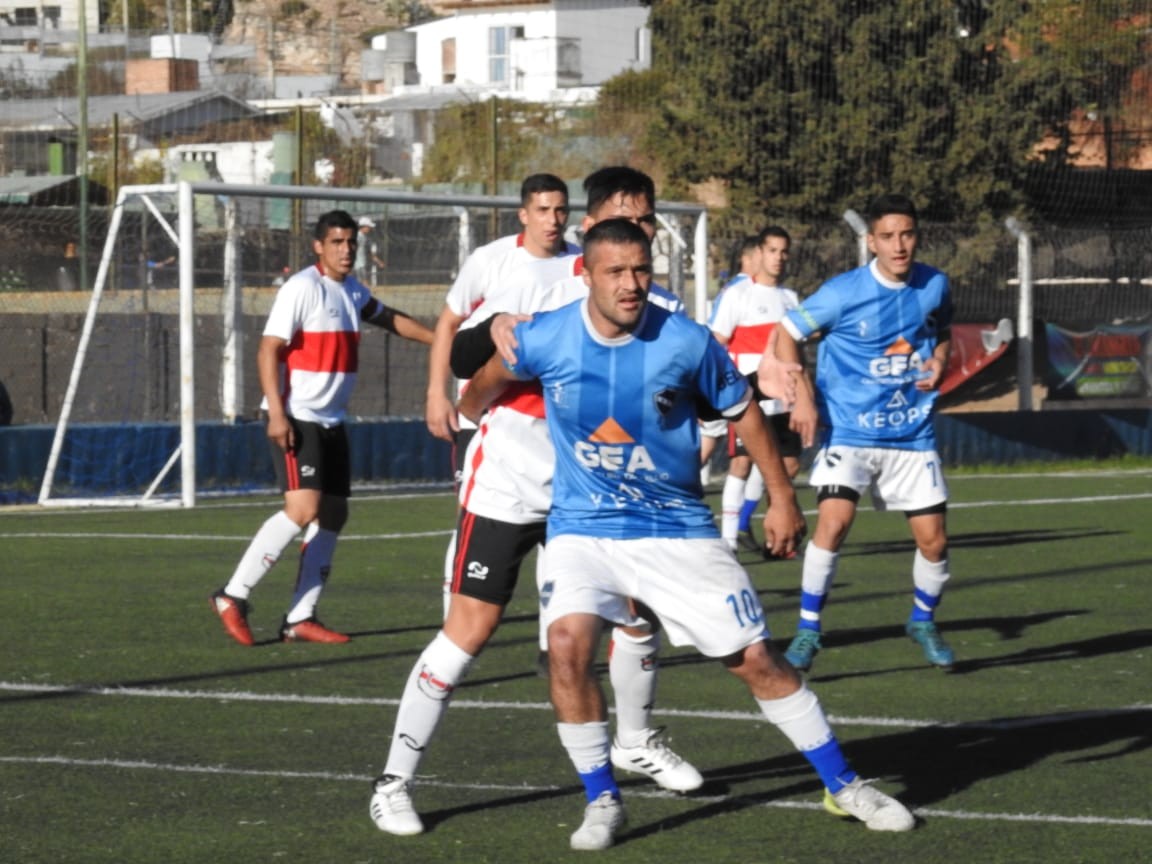 Atlético tropezó en La Cuesta