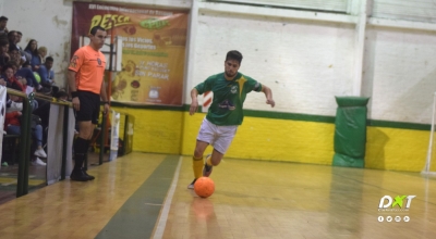 Con el camión en el arco