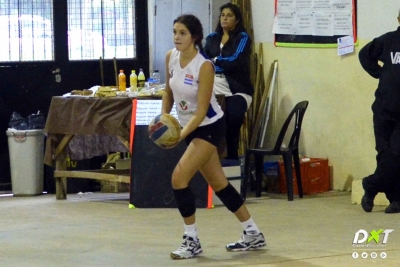 Poli se aleja