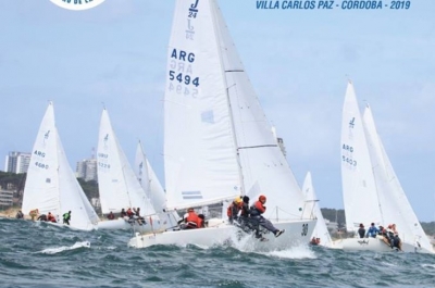 Los J24 copan el lago San Roque