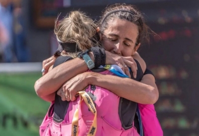 Un abrazo cargado de mística