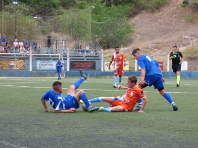 Atlético empató ante el puntero