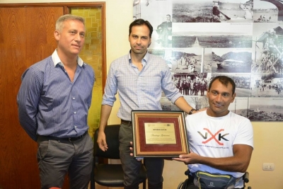 Santiago Gutiérrez fue reconocido por su tremendo hito 