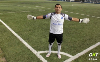 Romero, afuera