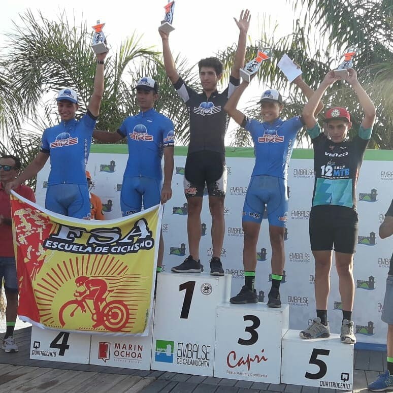 Un Perro en la sierrita