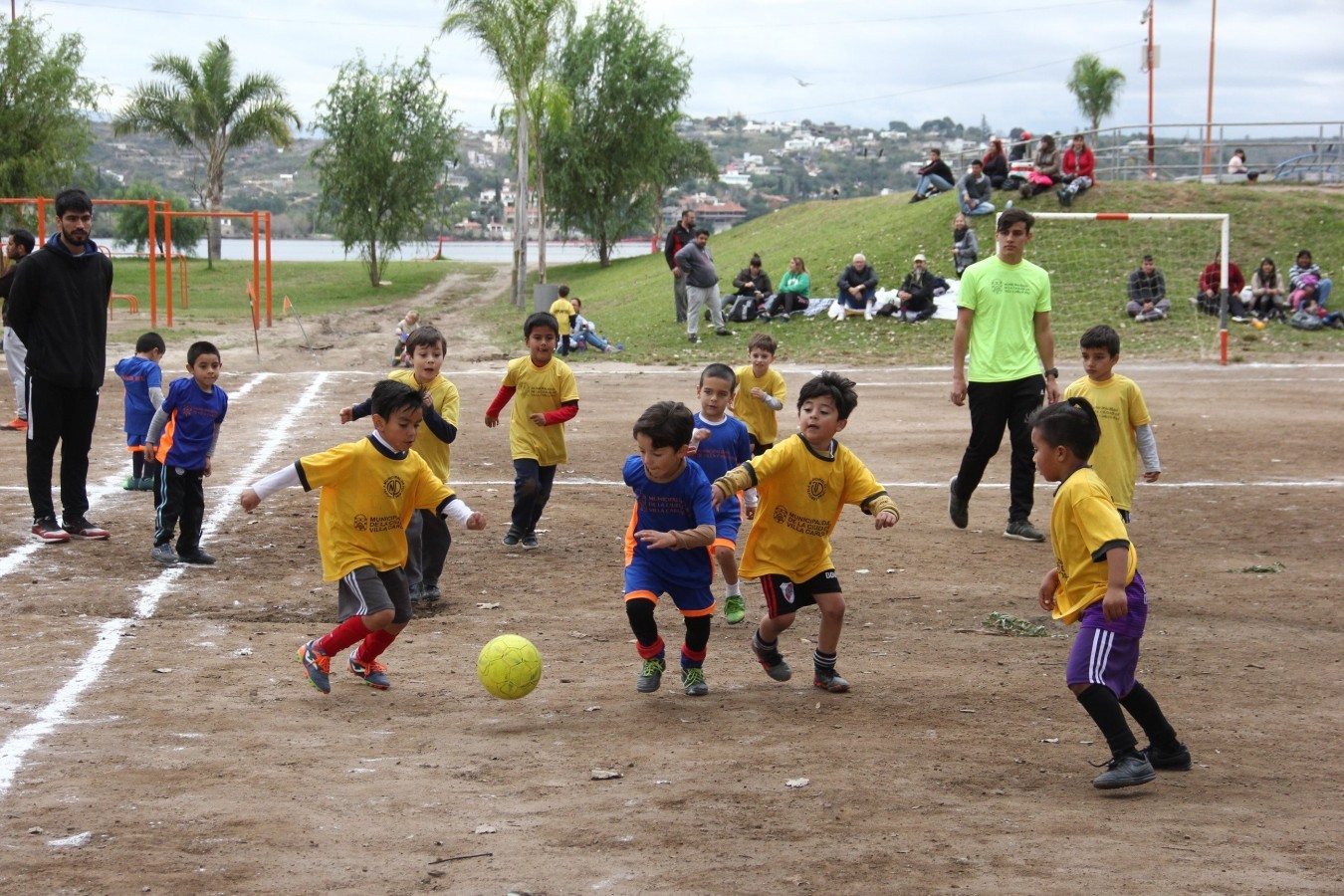 Encuentro Regional de Fútbol Infantil en Bahía del Gitano
