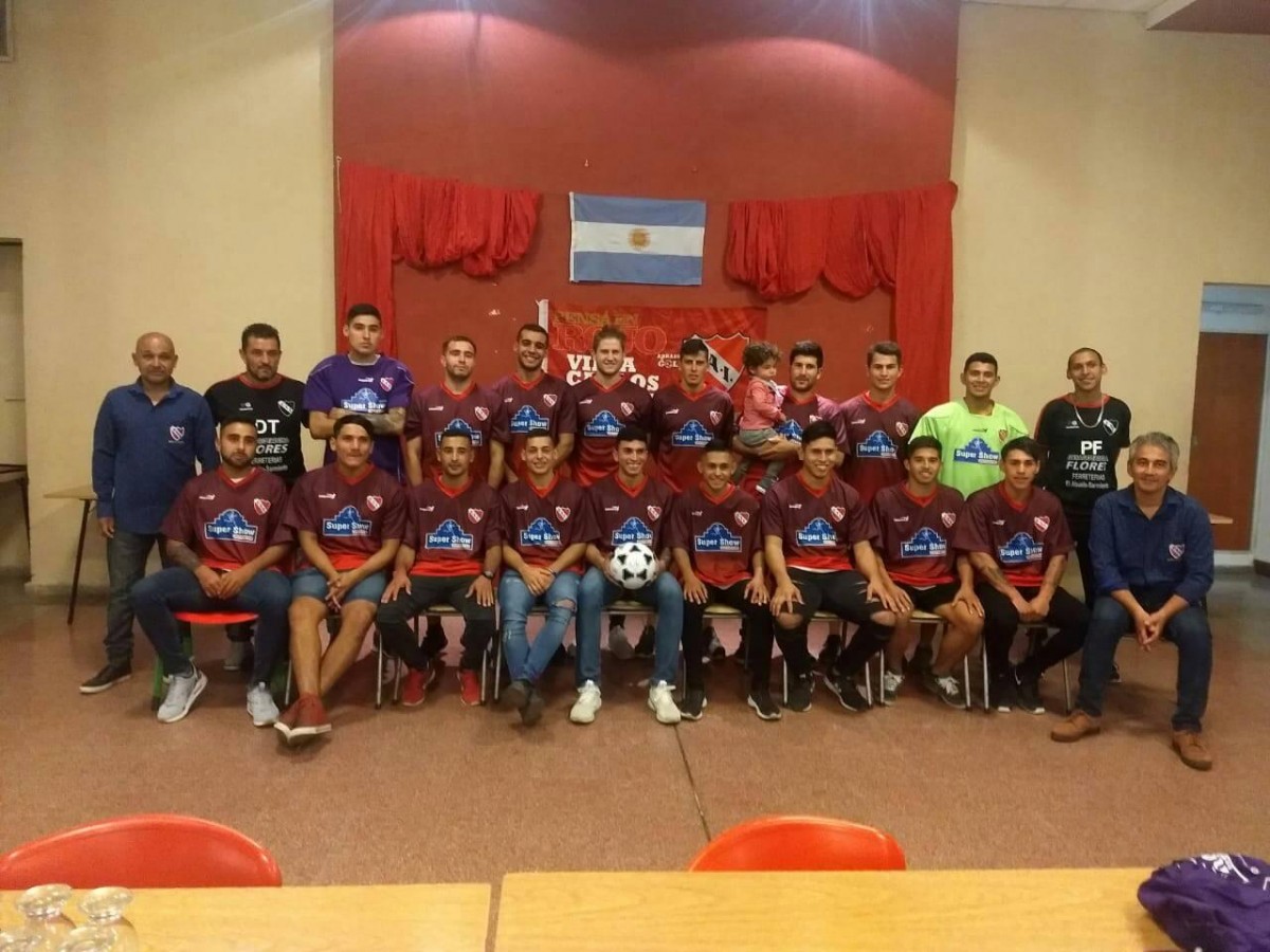 ¡Independiente estrenó casaca, goleó y es escolta!