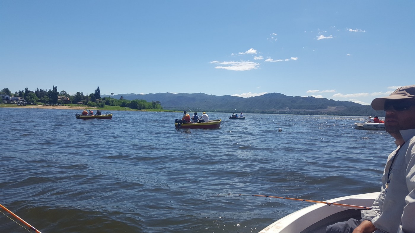 Gran concurso de pesca en la costanera carlospacense