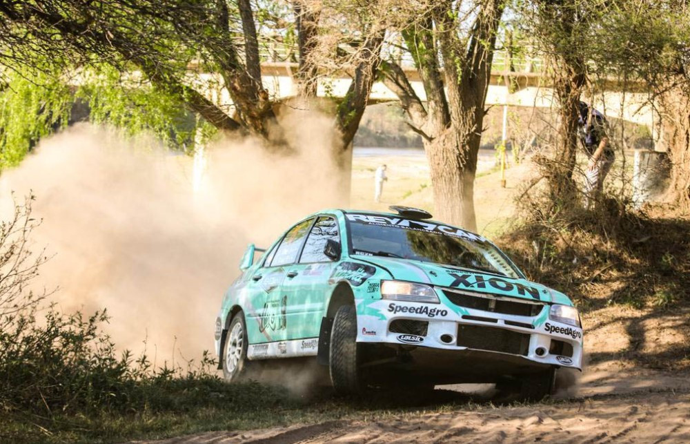 La laguna les quedó chica