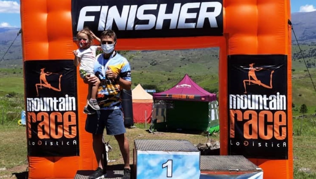 En carrera, ningún santo