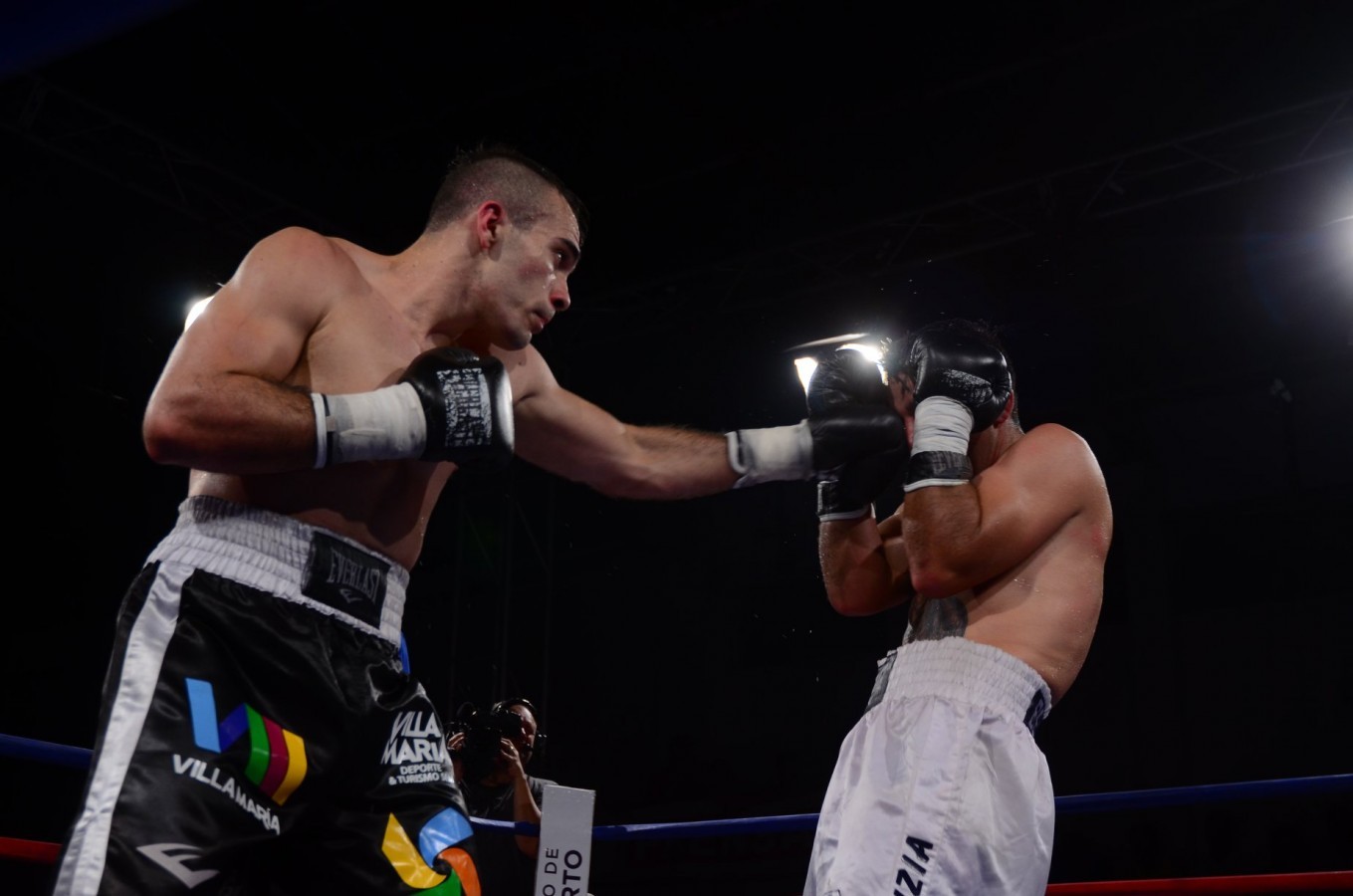¡Boxeo invernal en Villa Carlos Paz!