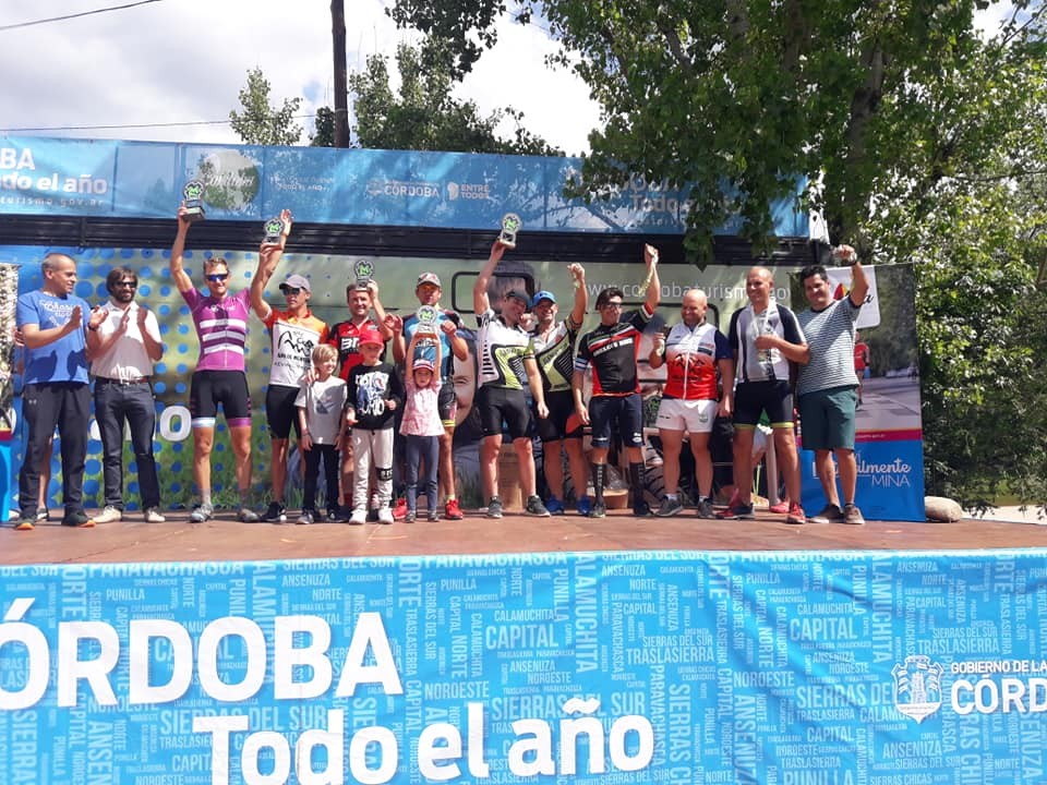 El pelotón local copó el Megadescenso 