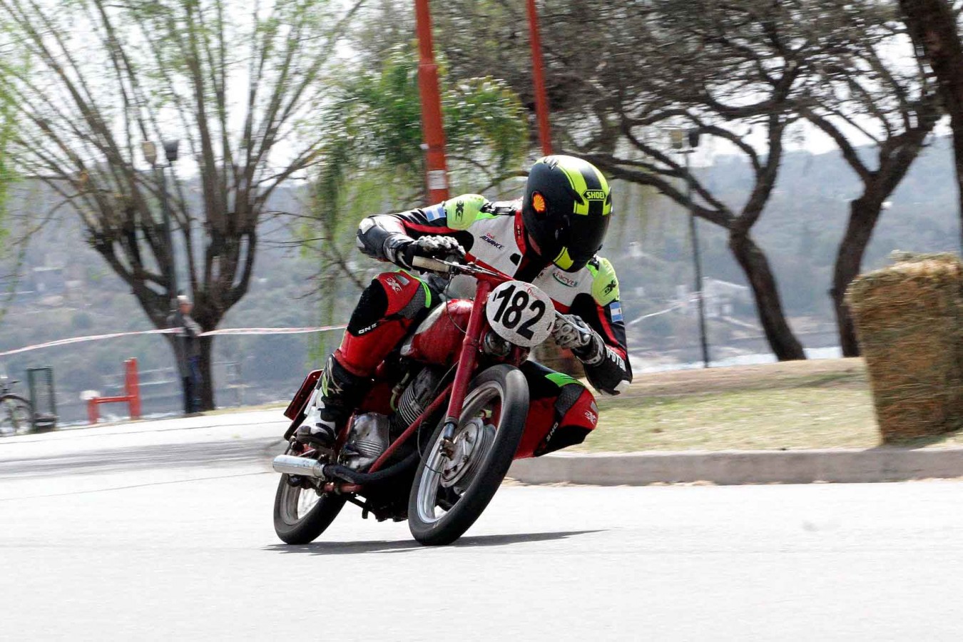 Motociclismo histórico en la villa