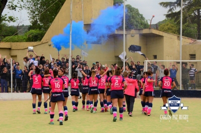 Video: ¡Octava le regaló una bandera a la Primera del Carlos Paz RC!