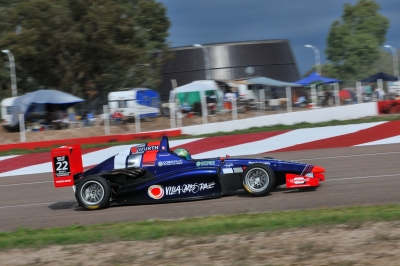 Mati Fernández en destacado avance en pista