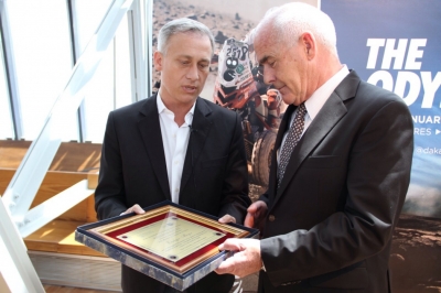 Avilés presenció el lanzamiento del Dakar 