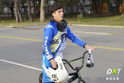 Cortita y al pie: Valentín Sandiano