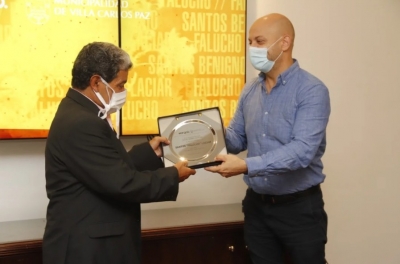 ¡Municipalidad distinguió a ''Falucho'' Laciar!