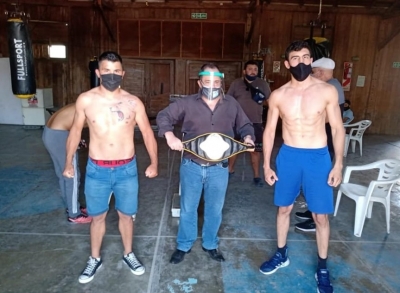 Vivas, Laciar y Peralta volvieron a chocar puños