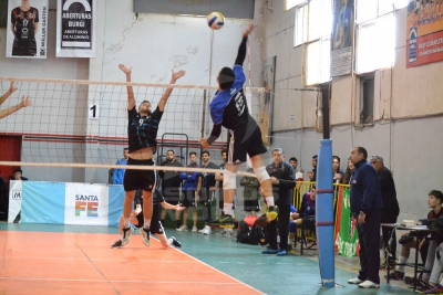 Poli batió a ''Muni'' y se ilusiona con las semifinales