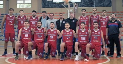 Con lo justo, entre los cuatro