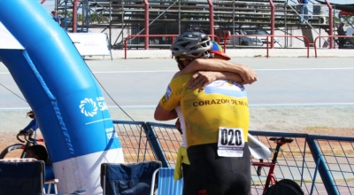 ¡Abrazo de campeón!