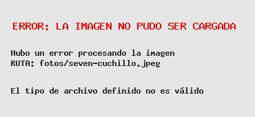 Con el cuchillo entre los dientes