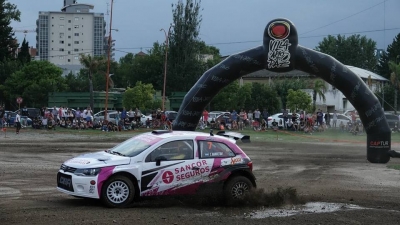 ¡Vicky Woodward corrió en autos! 